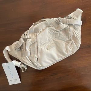 NWT Athleta Excursion waist/belt bag